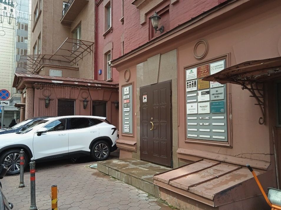 фасад дома, здание по адресу г Москва, ул Садовая-Спасская, д 13 стр 2